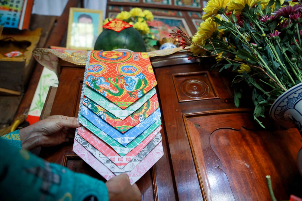 ban-tho-gia-tien-cua-nguoi-mien-tay-ngay-tet-13jpg (13).jpg