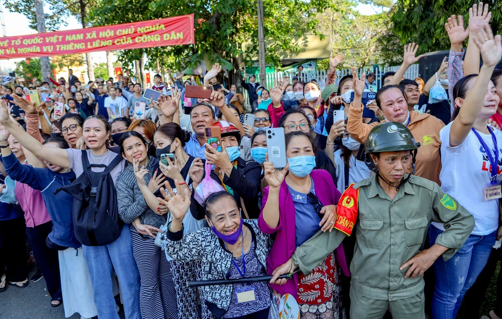 Khoảnh khắc tân binh rạng rỡ lên đường nhập ngũ