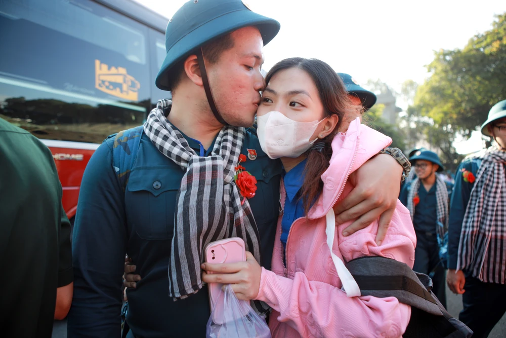 Khoảnh khắc tân binh rạng rỡ lên đường nhập ngũ