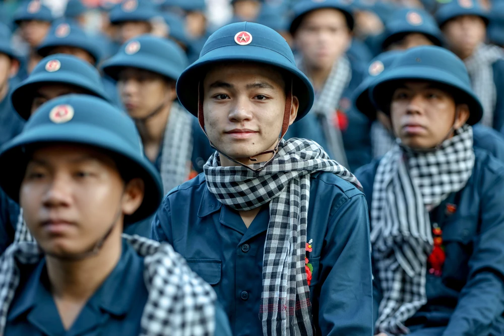 Khoảnh khắc tân binh rạng rỡ lên đường nhập ngũ