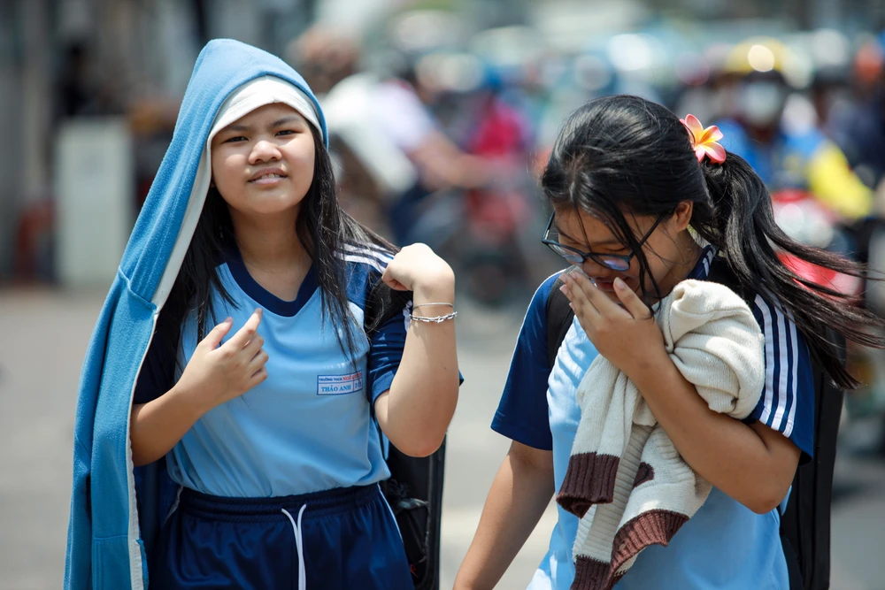 tranh-nong-giua-sai-gon (11).jpg