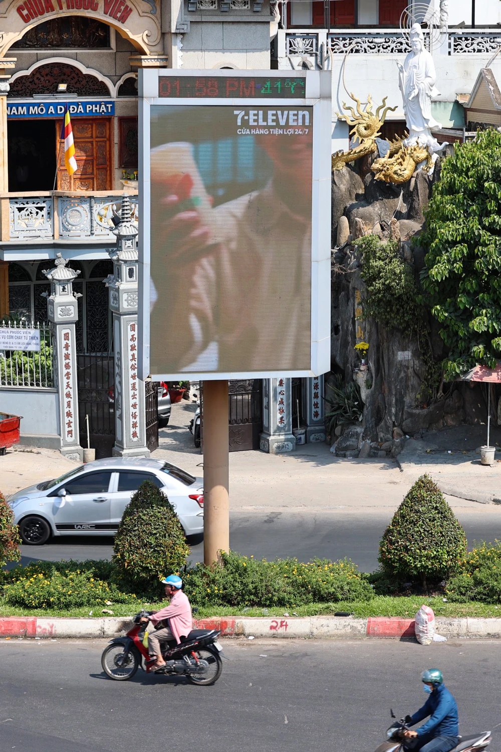 tranh-nong-giua-sai-gon (13).jpg