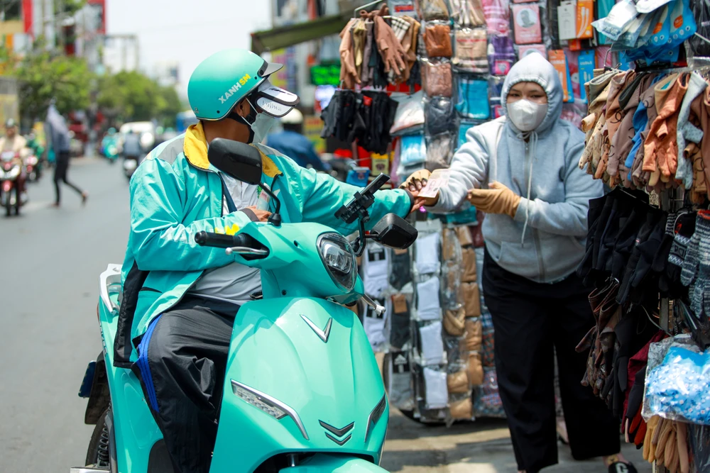 tranh-nong-giua-sai-gon (2).jpg