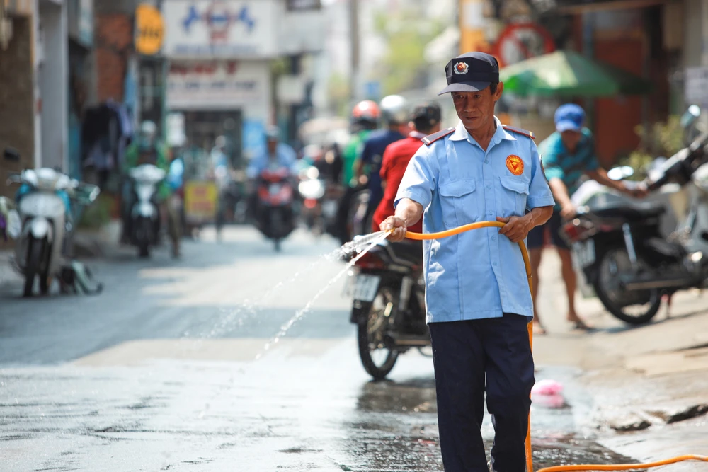 tranh-nong-giua-sai-gon (23).jpg