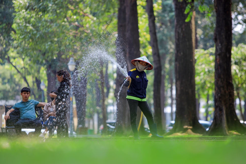 Sai-gon-nang nong (4).jpg