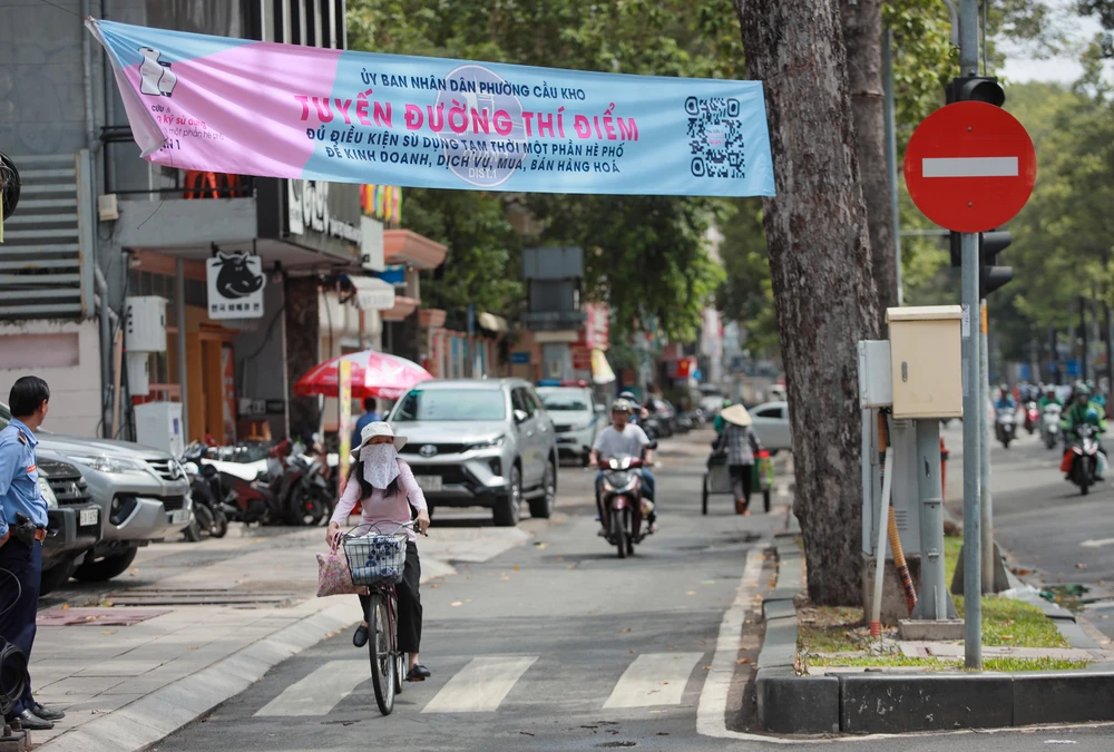 Hình ảnh hè phố quận 1 sau một tuần thí điểm thu phí vỉa hè