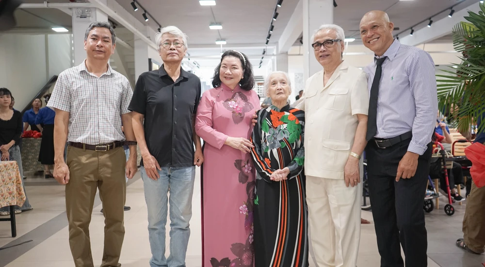 Triển lãm ảnh 70 năm Điện Biên Phủ của Nhiếp ảnh gia Nguyễn Á