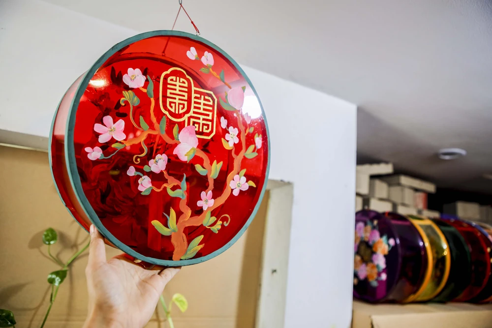 Vợ chồng 9X làm lồng đèn trung thu xưa