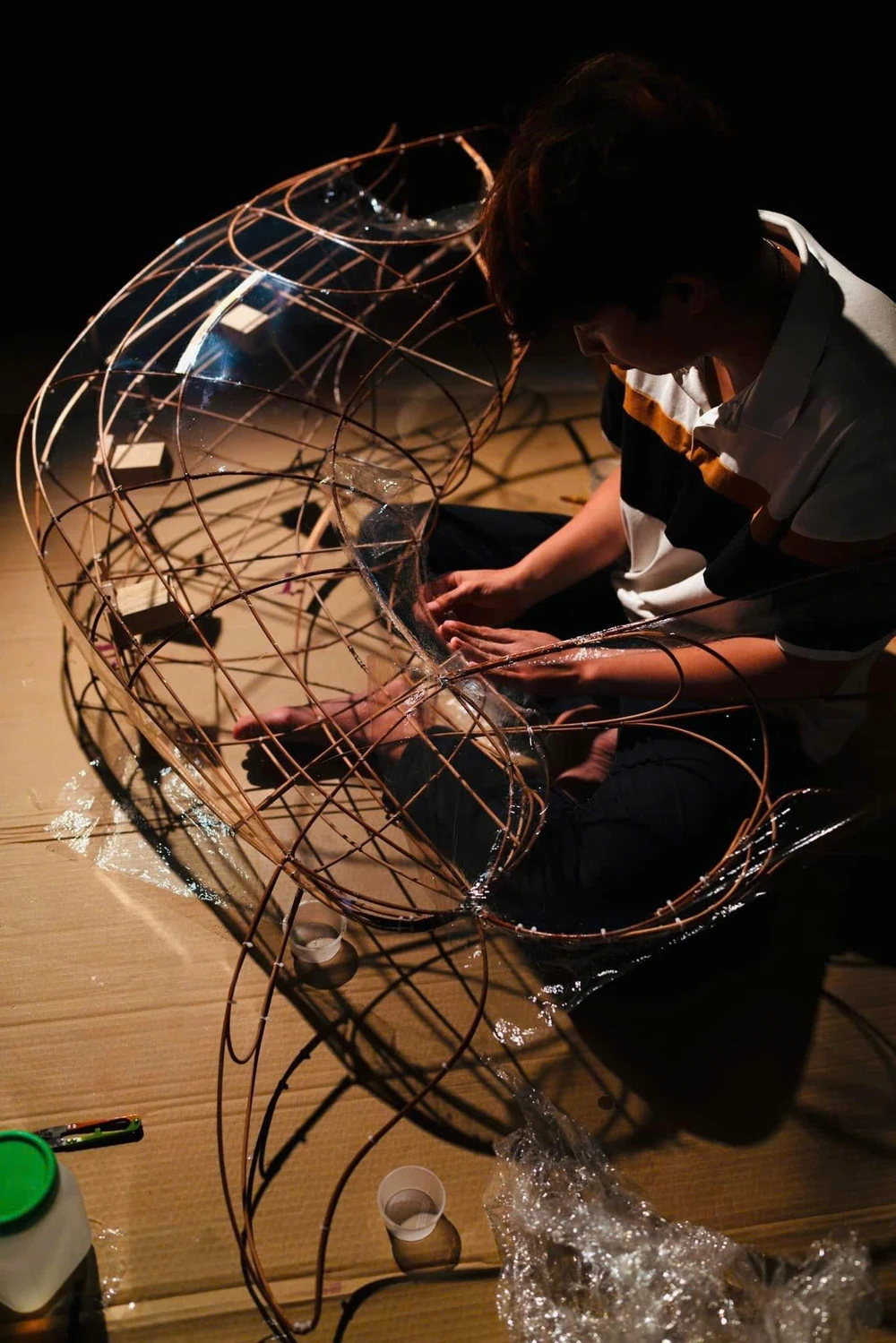 Vợ chồng 9X làm lồng đèn trung thu xưa