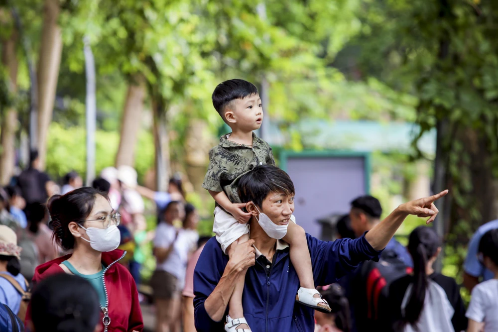 Thảo Cầm Viên Sài Gòn đông nghịt người, hơn 22.000 lượt khách vui chơi 2-9