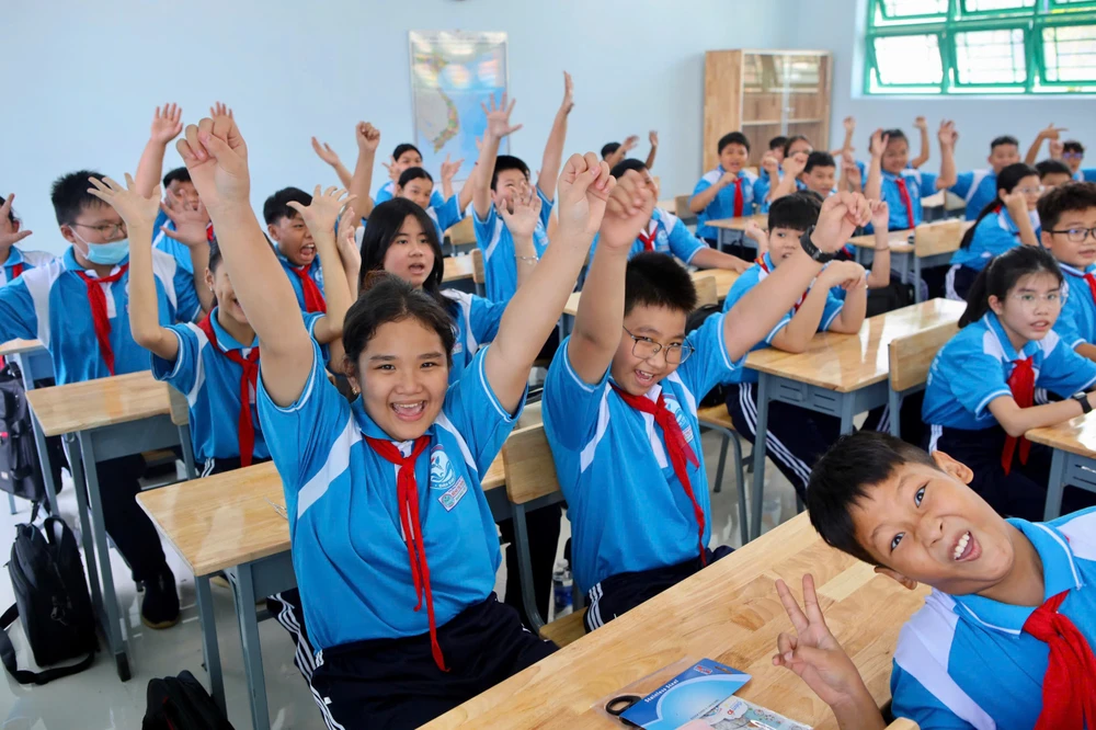 Lễ khai giảng năm học mới của trường THCS đầu tiên phường Bình Trị Đông B