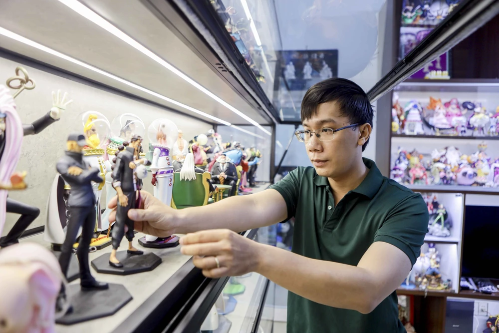 'Thầy giáo wibu' với bộ sưu tập mô hình One Piece khủng