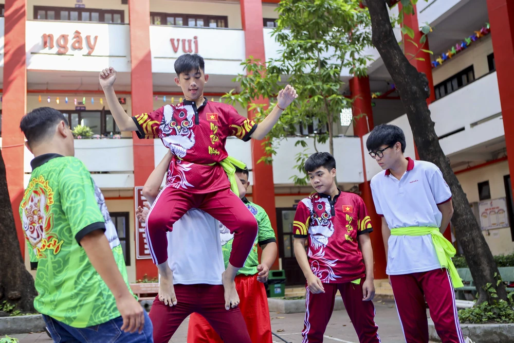 Học sinh học múa lân: Nghệ thuật truyền thống hòa vào nhịp sống học đường