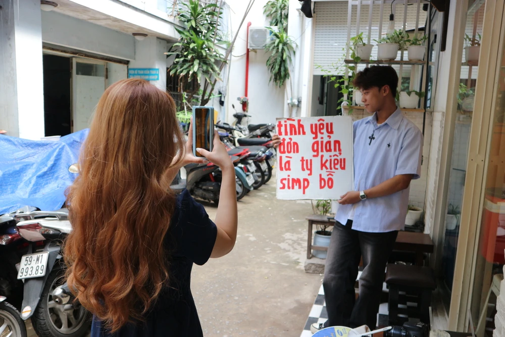 quan-ca-phe-lam-dieu-de-thuong-cho-khach (10).JPG