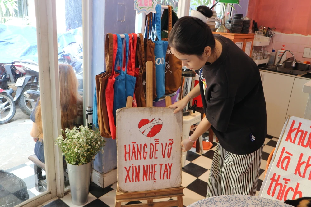 Tại quán cà phê Ngọt Ngào (quận 1)