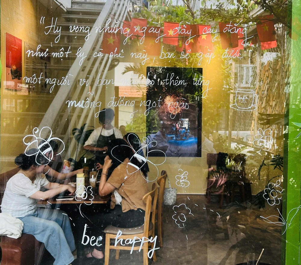 quán Cà Viết Hoa (quận Bình Thạnh)