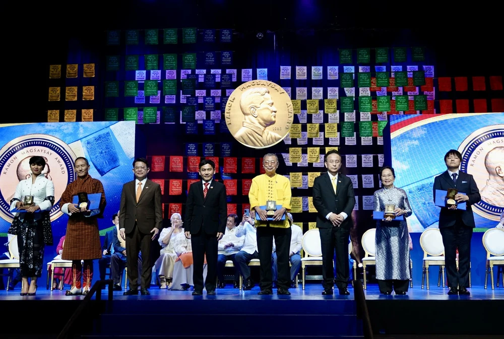 Giáo sư Nguyễn Thị Ngọc Phượng nhận giải Ramon Magsaysay tại Philippines