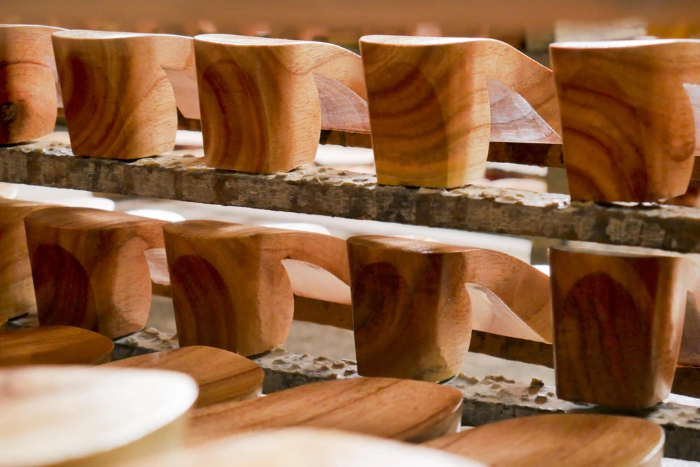 Xóm guốc mộc Bình Dương tất bật chuẩn bị hàng cho dịp Tết