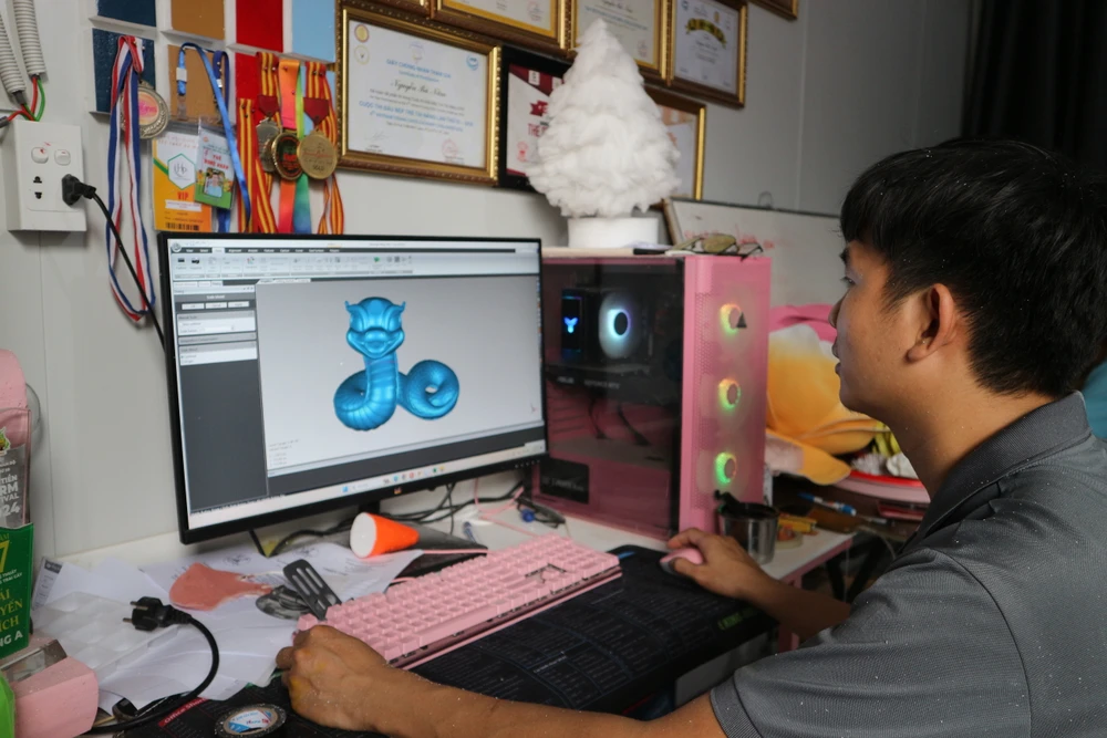 Độc đáo chàng trai làm mô hình xốp sống động kiếm tiền trăm triệu