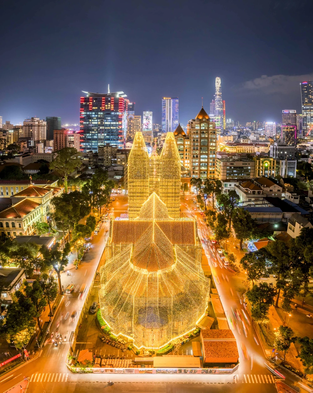 Không khí giáng sinh tấp nập trên đường phố Sài Gòn