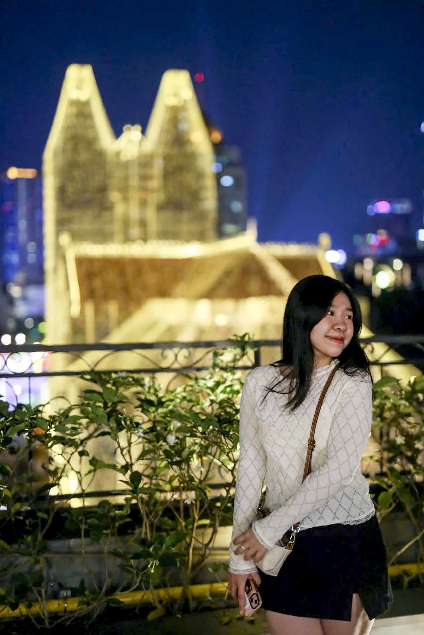 Không khí giáng sinh tấp nập trên đường phố Sài Gòn