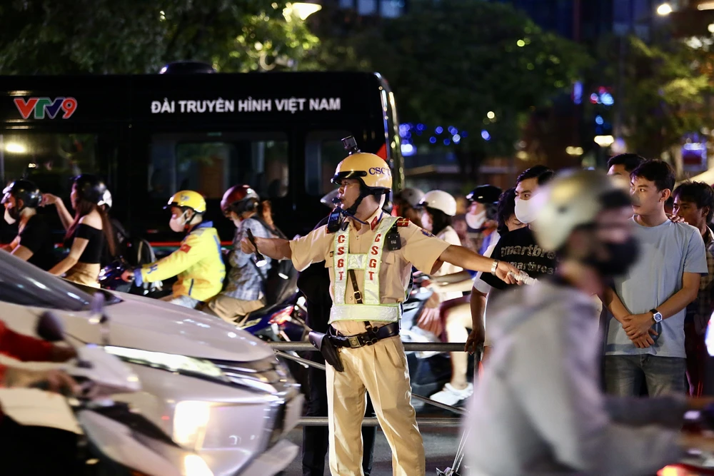 phao-hoa-chao-nam-moi (8).jpg