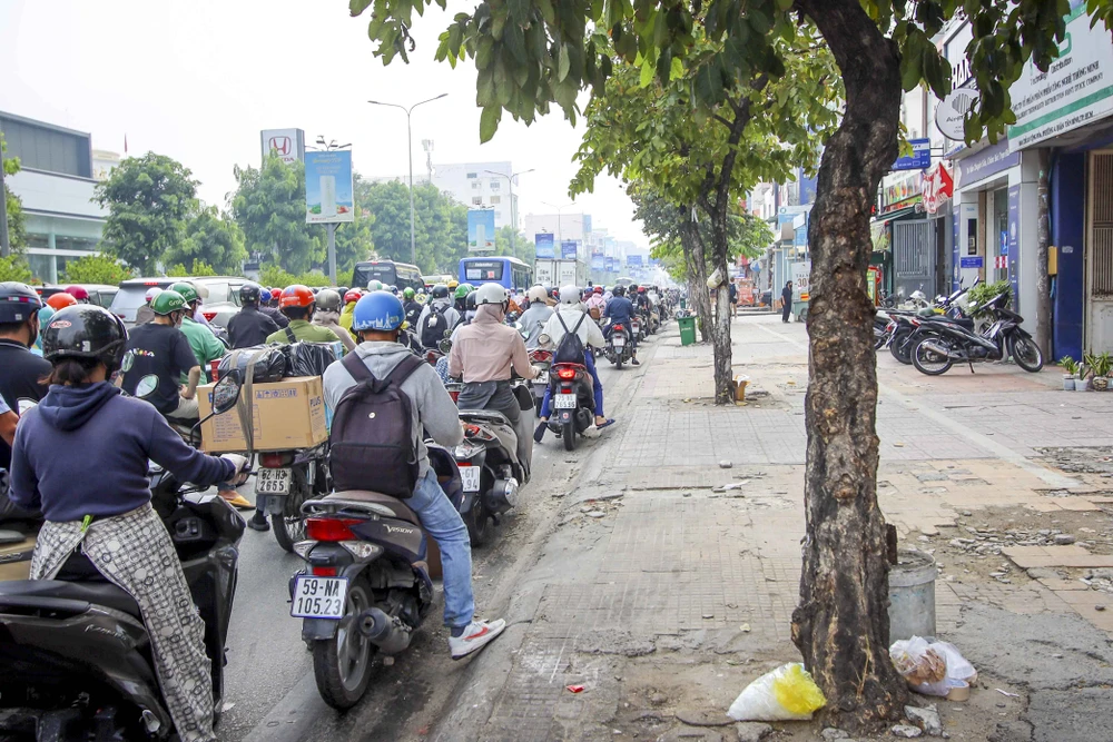 TP.HCM: Vỉa hè thông thoáng hơn nhờ mức phạt vi phạm tăng gấp 10 lần