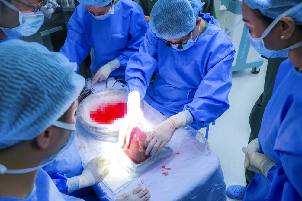 TP.HCM: Ca ghép gan đặc biệt, người cháu tặng cậu một cuộc đời mới