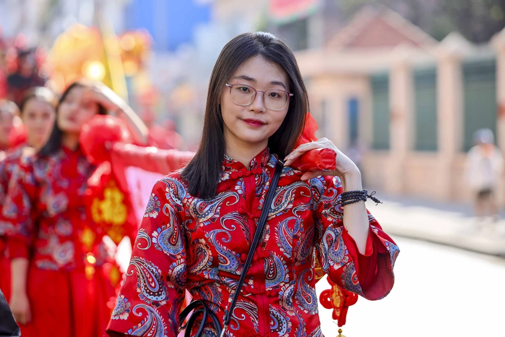 Hơn 800 người Hoa diễu hành trước Tết Nguyên tiêu