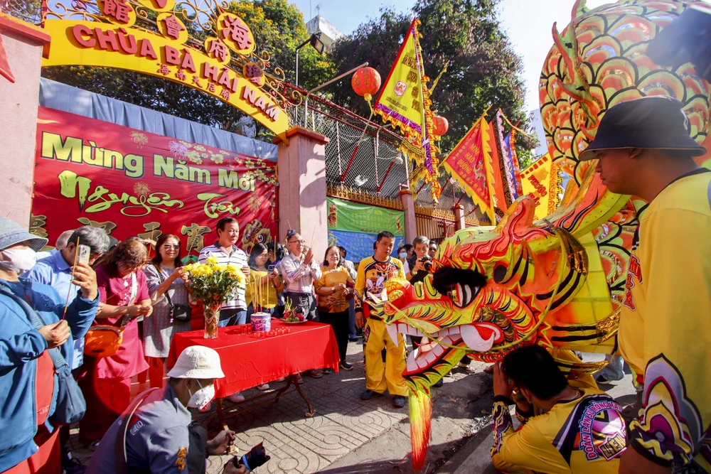 Tet-Nguyen-tieu-le-hoi-nghinh-ong (13).jpg