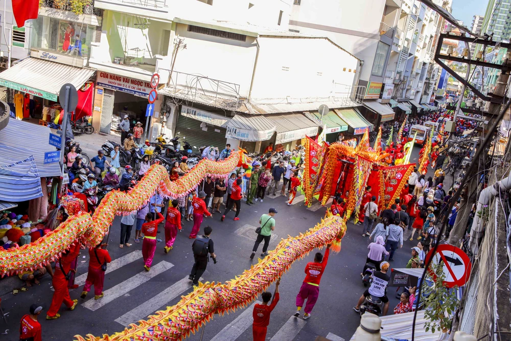 Tet-Nguyen-tieu-le-hoi-nghinh-ong (2).jpg