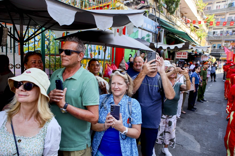 Tet-Nguyen-tieu-le-hoi-nghinh-ong (26).jpg