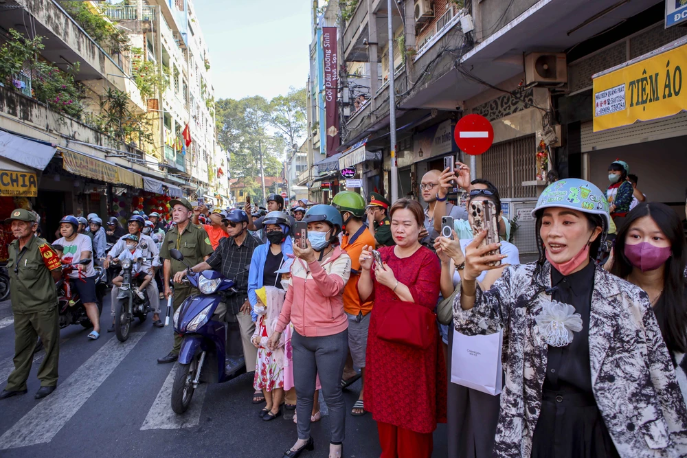 Tet-Nguyen-tieu-le-hoi-nghinh-ong (32).jpg