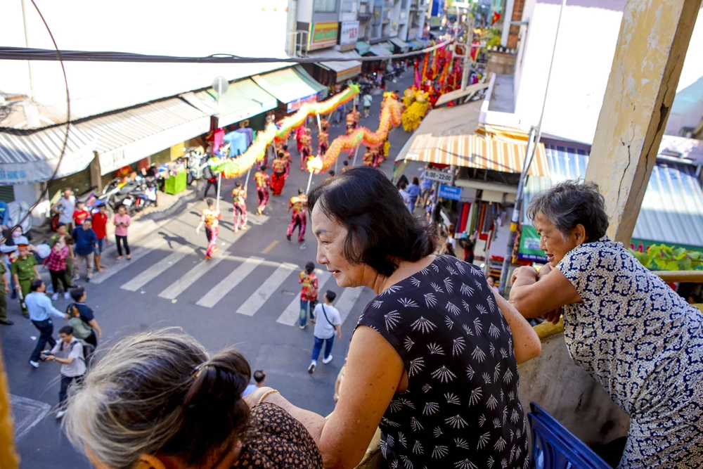 Tet-Nguyen-tieu-le-hoi-nghinh-ong (5).jpg