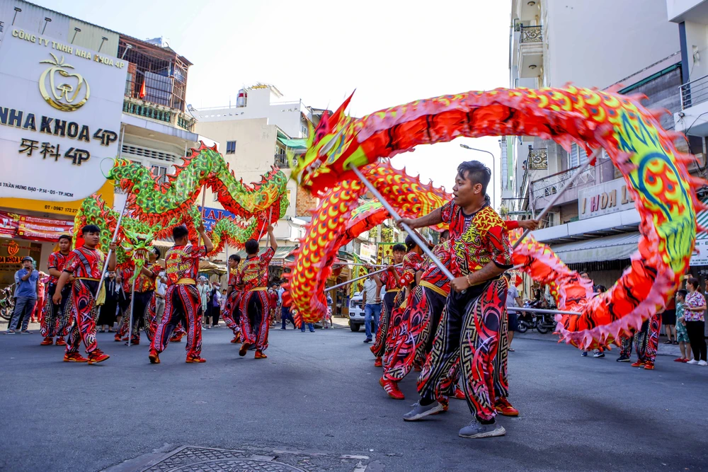 Tet-Nguyen-tieu-le-hoi-nghinh-ong (9).jpg
