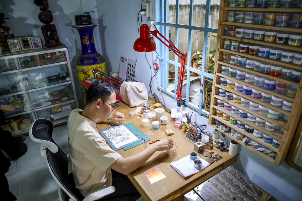 9X Sài Gòn chinh phục nghệ thuật pháp lam thất truyền