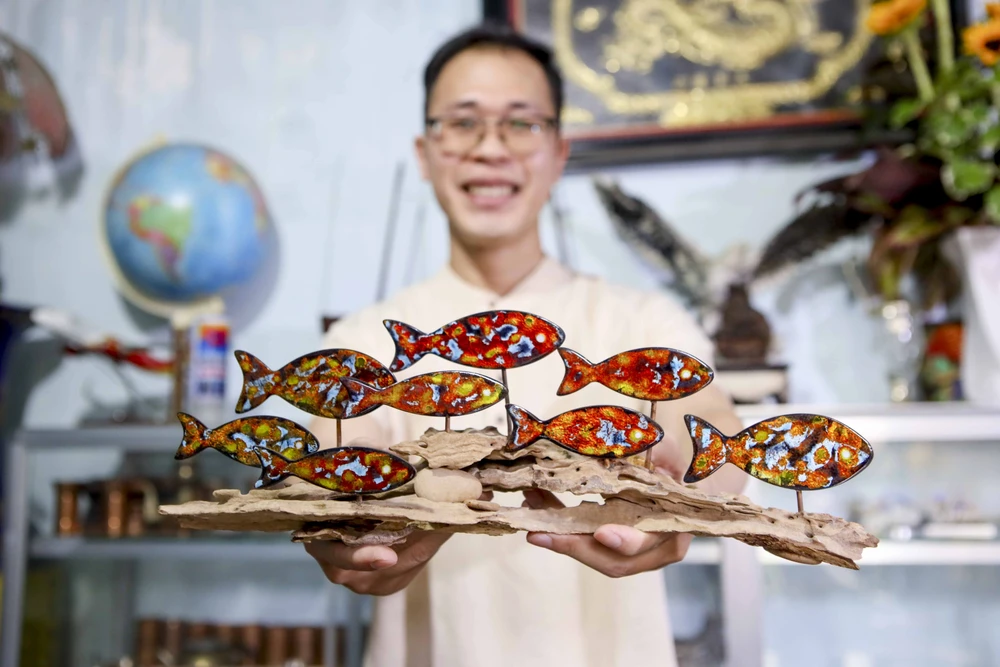 9X Sài Gòn chinh phục nghệ thuật pháp lam thất truyền