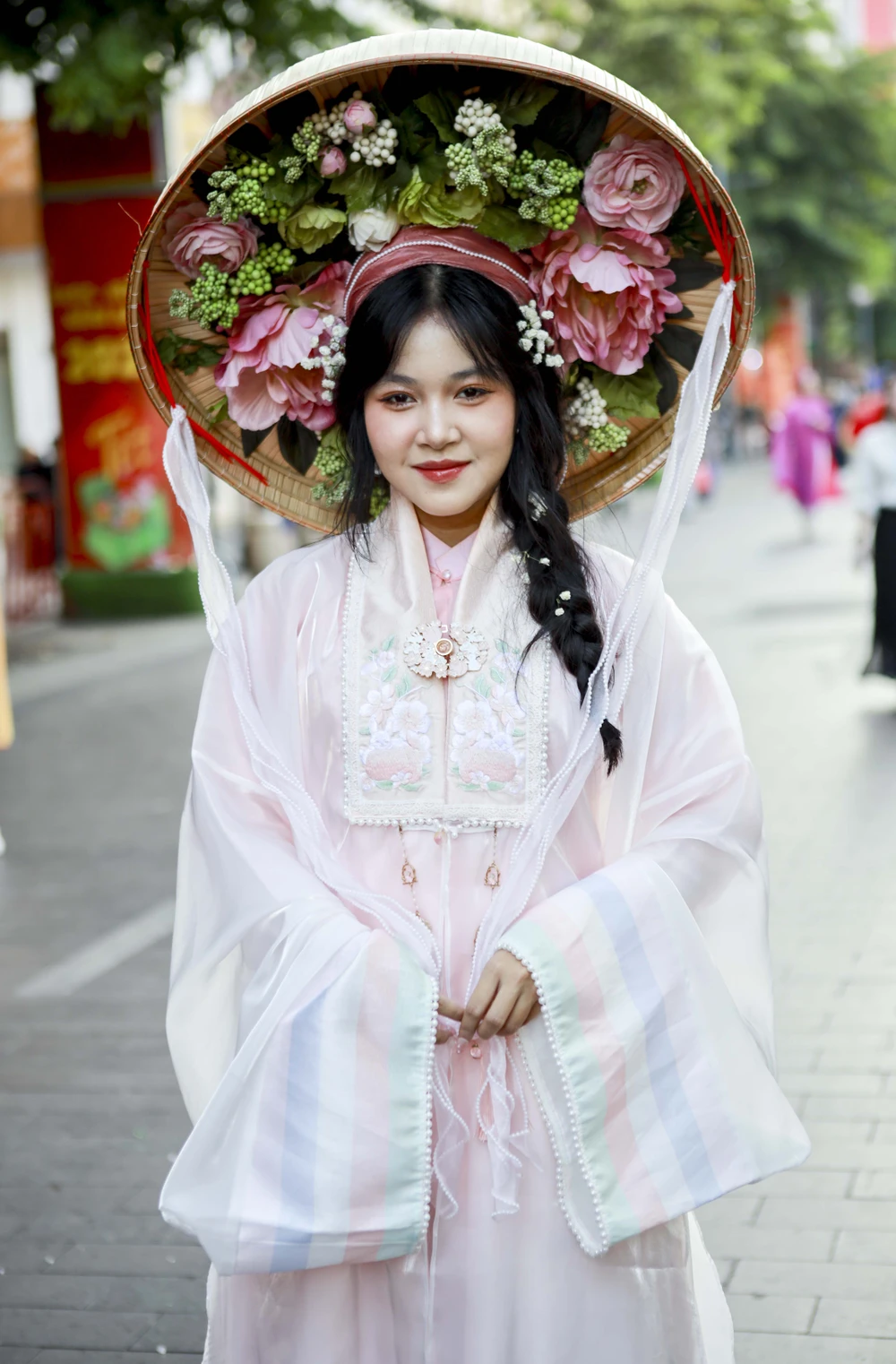 Hơn 1.000 người diễu hành cổ phục trên đường phố Sài Gòn