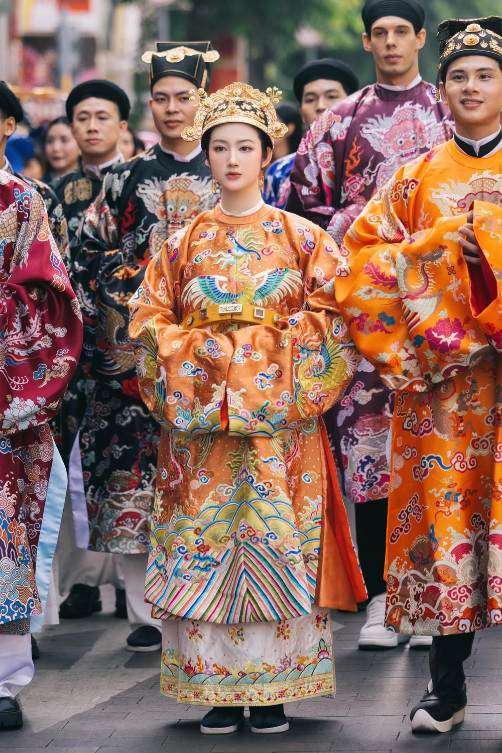 Chân dung gen Z ngoài đời thực được ví giống Nam Phương Hoàng hậu