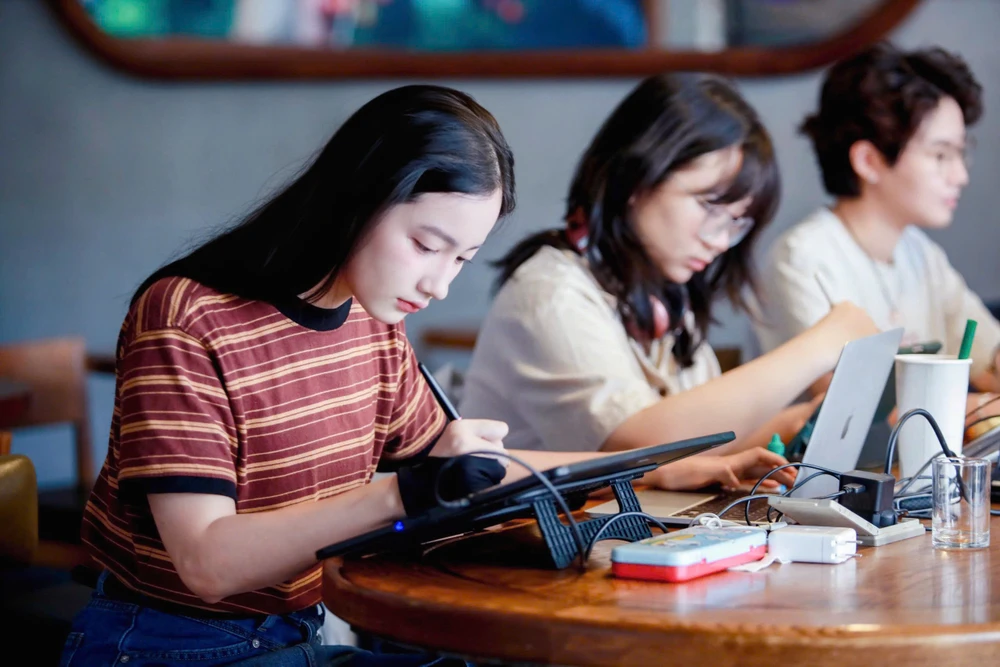 Chân dung gen Z ngoài đời thực được ví giống Nam Phương Hoàng hậu