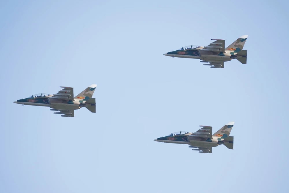 Một ngày tập luyện của không quân bay chào mừng lễ kỷ niệm 30-4