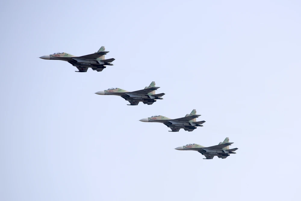 Một ngày tập luyện của không quân bay chào mừng lễ kỷ niệm 30-4