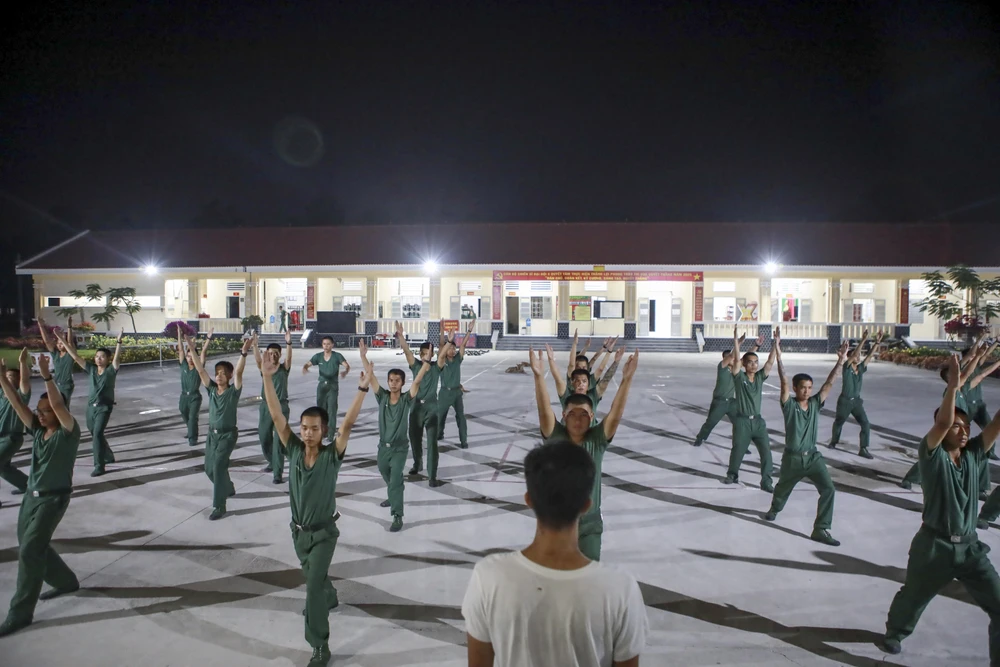 môi trường quân ngũ