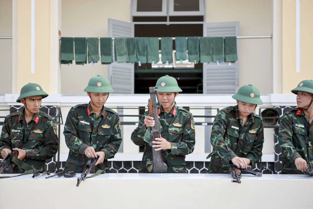 môi trường quân ngũ