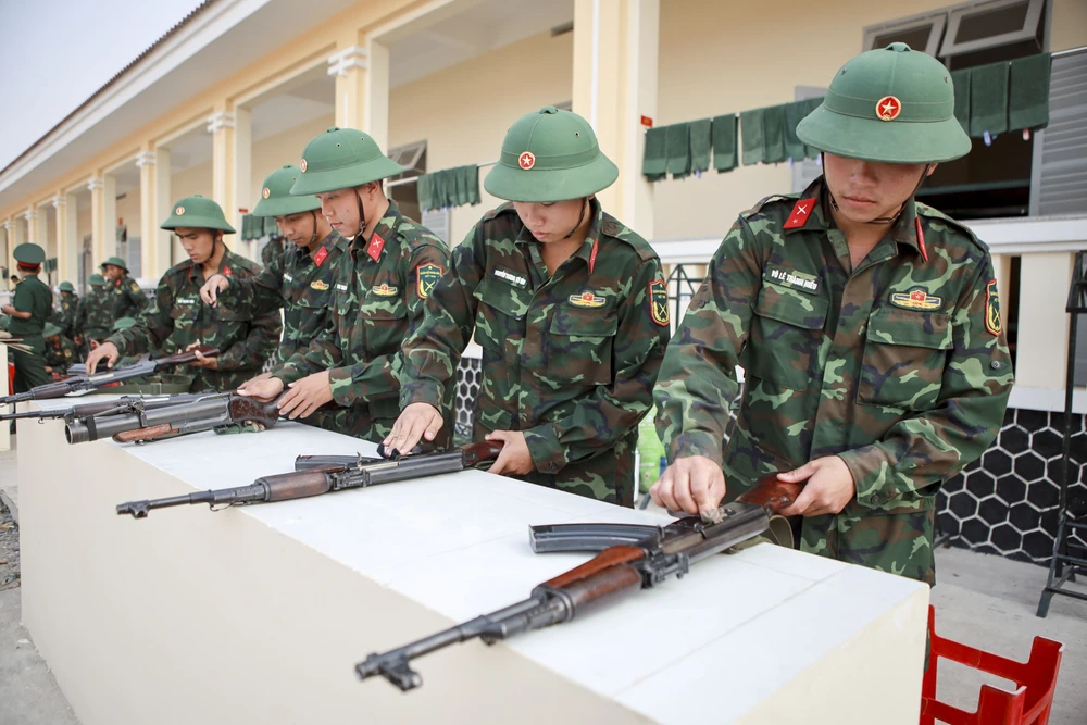 môi trường quân ngũ