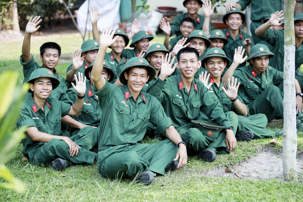 môi trường quân ngũ