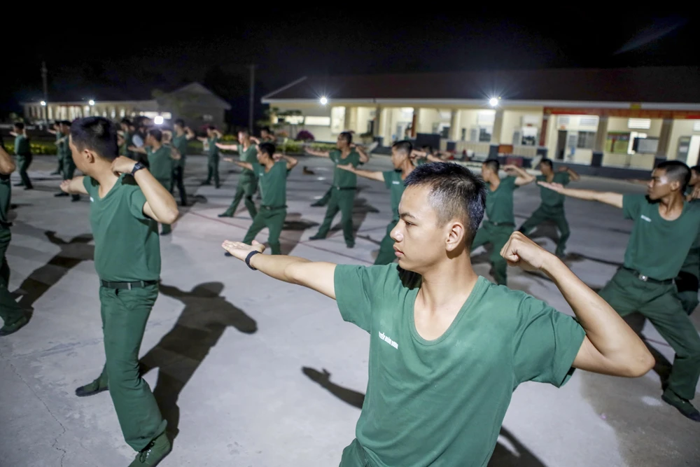 môi trường quân ngũ