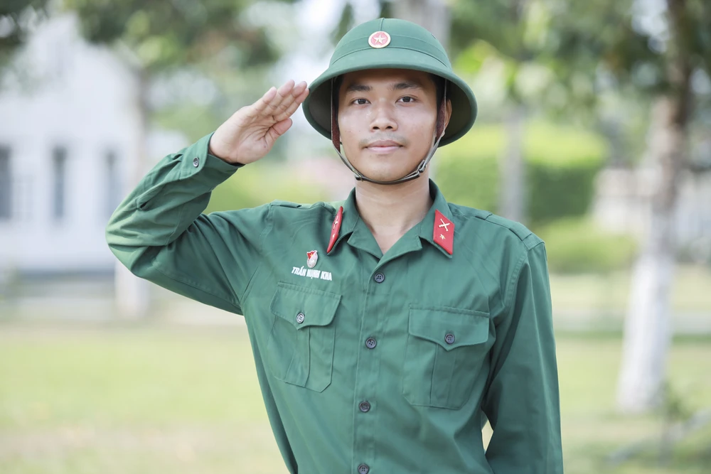 môi trường quân ngũ