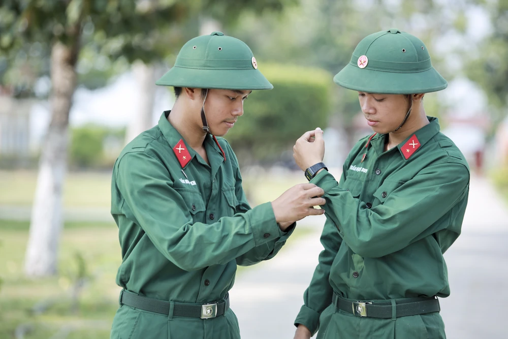 môi trường quân ngũ