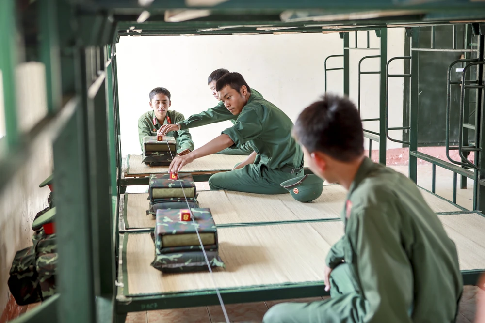 môi trường quân ngũ